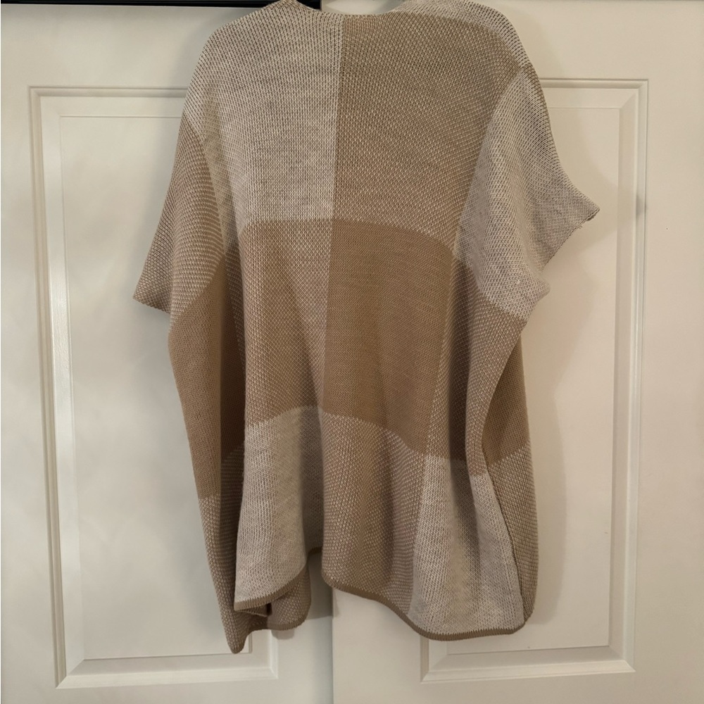 Open Sweater Shaul - Picture 3 of 3